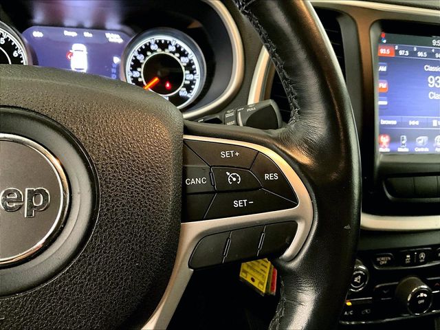 2015 Jeep Cherokee Trailhawk White at Rochrich Mazda