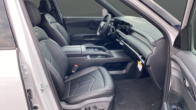 New 2027 White Kia X-Line SX image 24