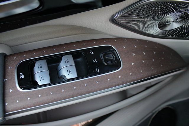 Used 2023  Mercedes-Benz 580 image 17