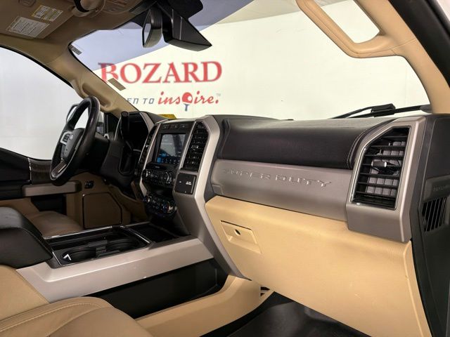 2019 White Platinum Clearcoat Metallic Ford Super Duty F-250 SRW Lariat 4X4 Truck