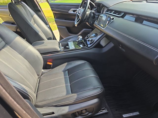 Used 2023 Santorini Black Land Rover R-Dynamic S image 11