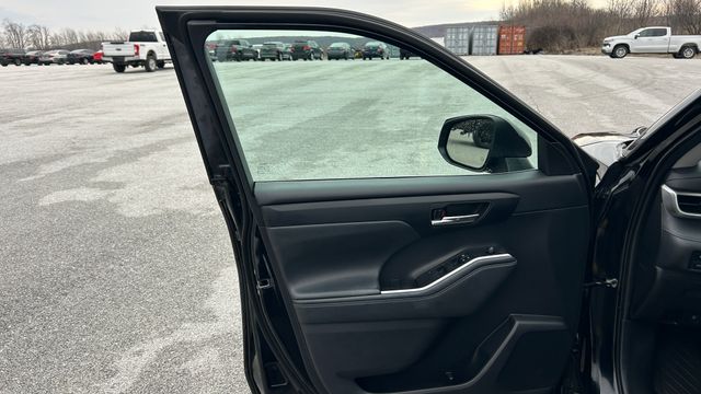 Used 2021 Toyota Highlander Hybrid SUV