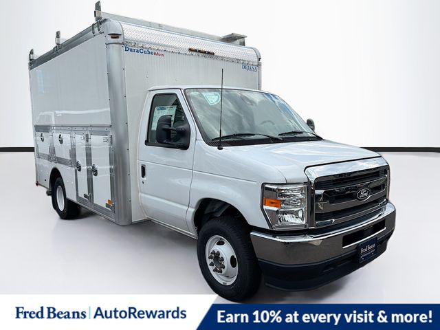 Oxford White 2026 Ford E-Series Chassis Pickup Truck Rear-Wheel Drive 6-Speed Automatic Overdrive