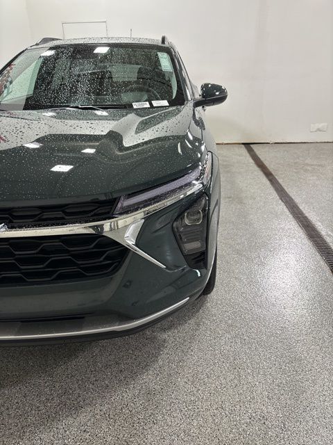 2025 Chevrolet Trax LT photo