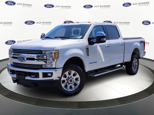 White Platinum Clearcoat Metallic 2017 Ford F-250 Super Duty Lariat Crew Cab 4WD Pickup Truck Four-Wheel Drive 6-Speed Automatic
