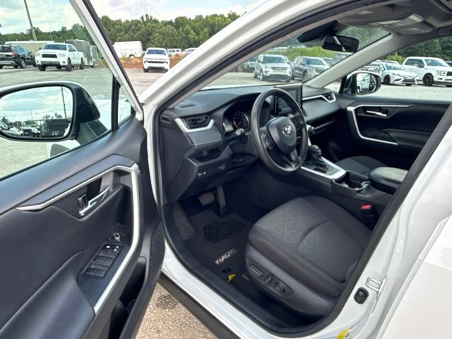 2021 Toyota RAV4 XLE:B02452