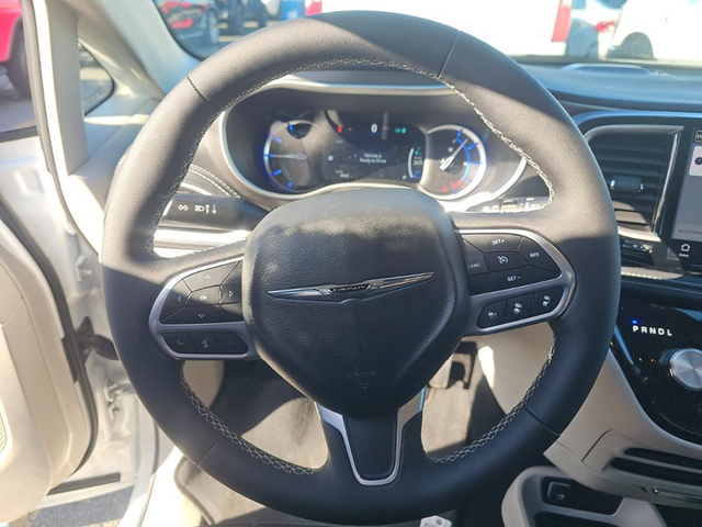 Used 2024 White Chrysler Select Road Tripper image 8