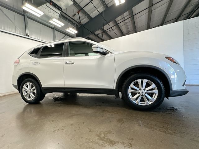 2016 Nissan Rogue SV White at Rafferty Subaru