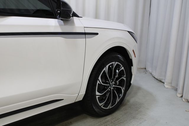 New 2026 White Lincoln Reserve image 29