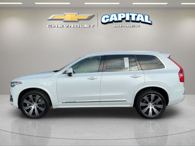 Used 2022 White Volvo T8 Inscription 7 Passenger image 2