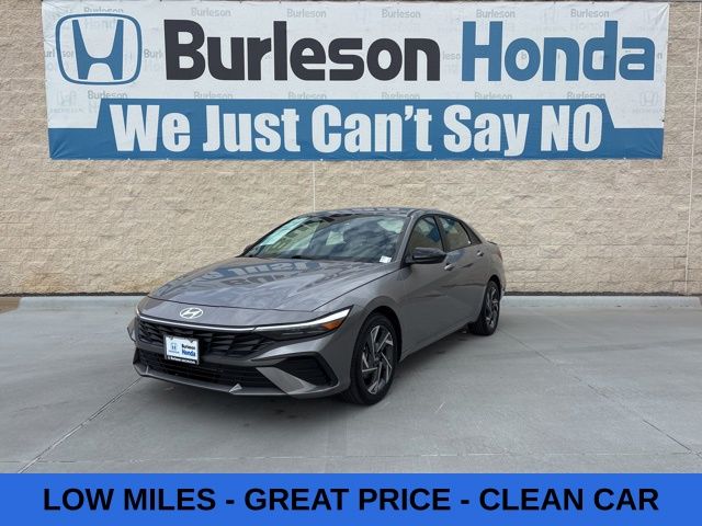 Fluid Metal 2025 Hyundai Elantra Sedan Front-Wheel Drive Continuously Variable Transmission