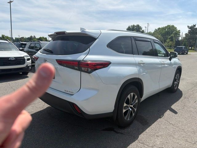 2022 Toyota Highlander XLE Off-white at Carlisle Cadillac Buick GMC