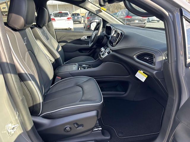 2025 Chrysler Pacifica Limited - Photo 17