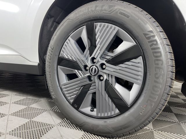2025 Everest White Pearl Tricoat Nissan Murano SL AWD SUV