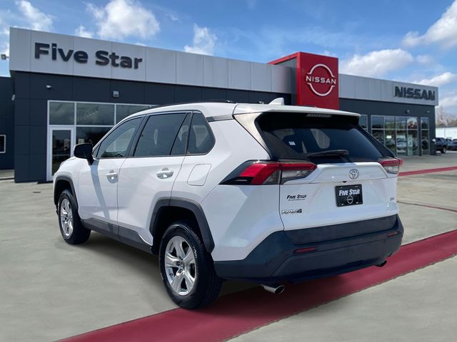 Used 2019  Toyota XLE image 4