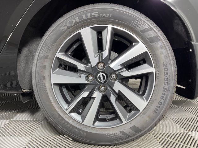 2025 Super Black Metallic Nissan Versa 1.6 SV FWD Sedan