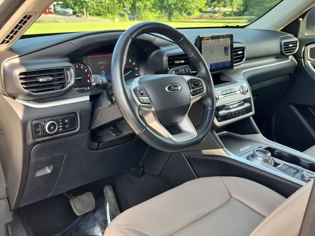 Used 2023 White Metallic Ford XLT image 20