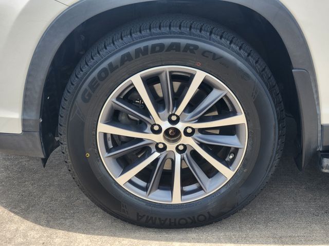2019 Toyota Highlander XLE White at Legacy Ford