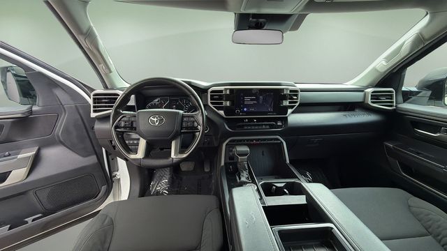 Used 2022 White Toyota SR5 image 16