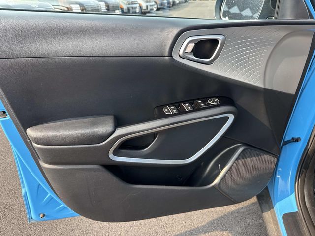 2025 Kia Soul S - Photo 25