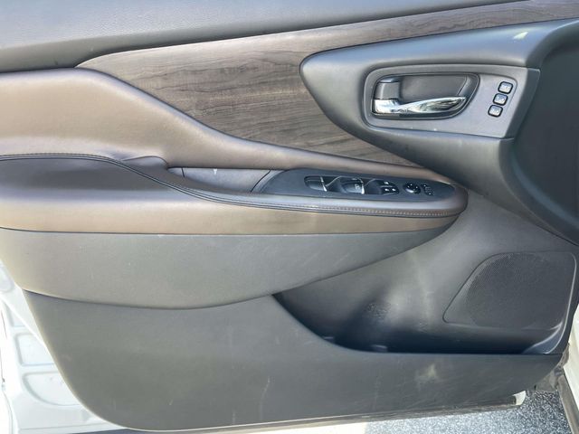 Used 2020 White Nissan Platinum image 17