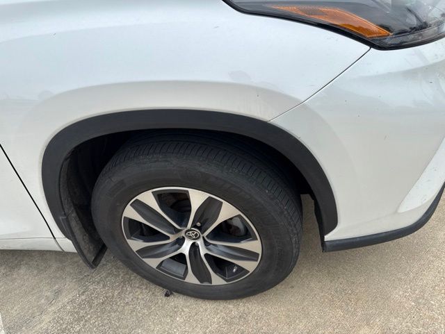 2024 Toyota Highlander XLE Beige at Bayway Cadillac Southwest