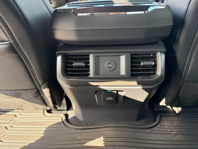 New 2025 White Ford Lariat image 30