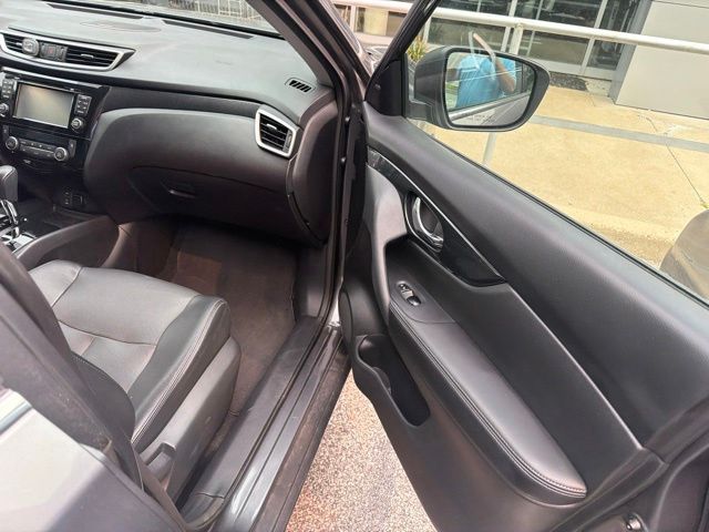 2015 Nissan Rogue SL Gray at Sutliff Volkswagen