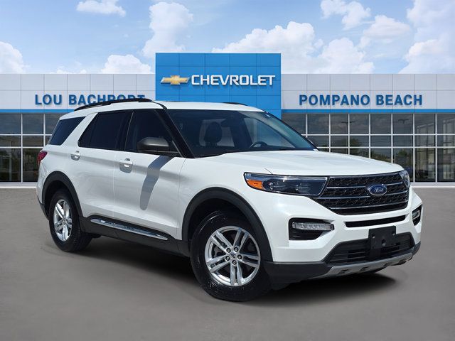 White Metallic 2022 Ford Explorer XLT RWD SUV / Crossover Rear-Wheel Drive Automatic