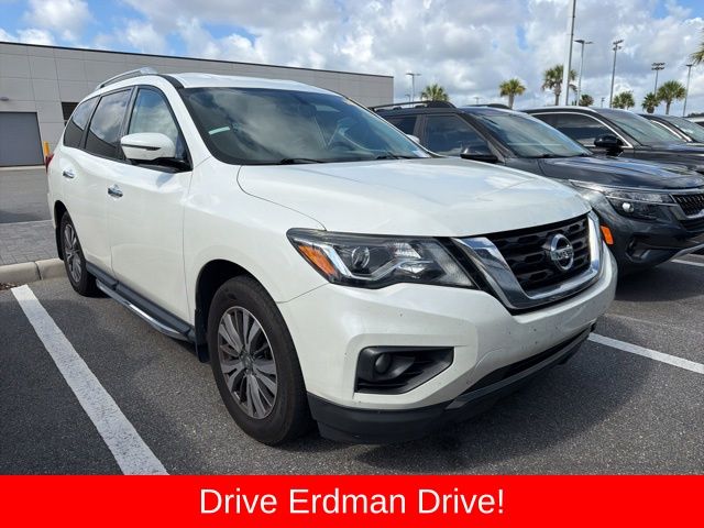 2019 Nissan Pathfinder SL 2WD's photo