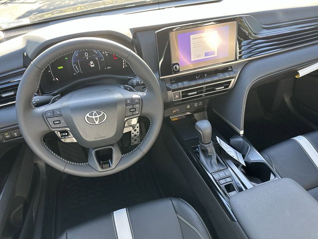 2025 Toyota Camry SE 13