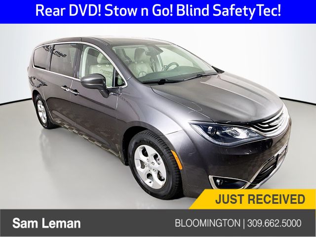 Gray (Granite Crystal Metallic Clearcoat) 2018 Chrysler Pacifica Hybrid Minivan Front-Wheel Drive Continuously Variable Transmission