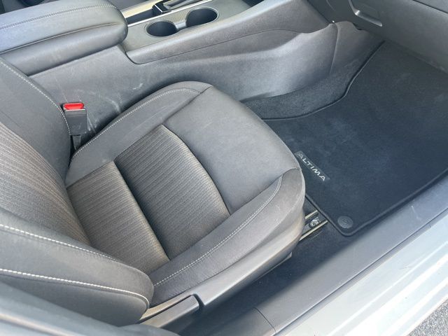 Used 2025 White Nissan 2.5 SV image 21