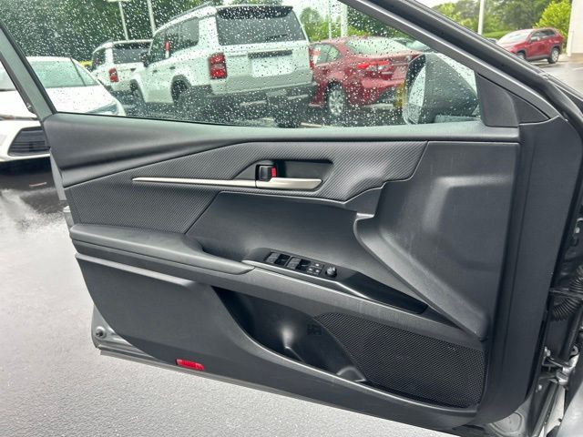 2025 Toyota Camry SE - Photo 30