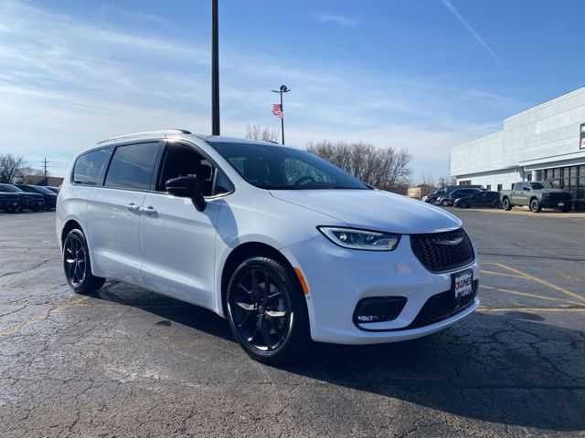 2026 Chrysler Pacifica Select AWD