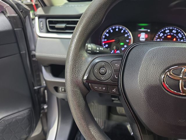 Used 2019 Silver Toyota XLE image 18