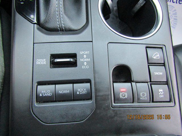 used 2023 Toyota Highlander car, priced at $34,999