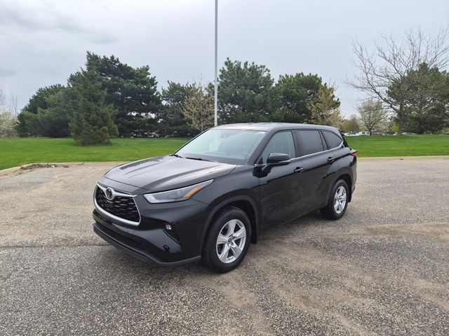 2023 Toyota Highlander LE FWD