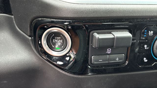 Used 2022 Beige Chevrolet High Country image 29