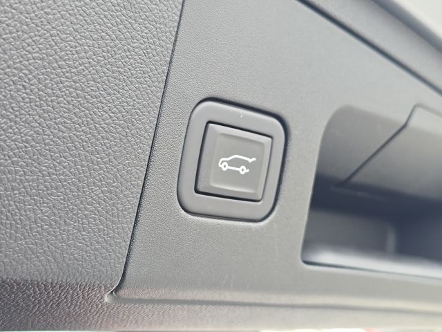 2024 Cadillac XT4 Luxury:C02545