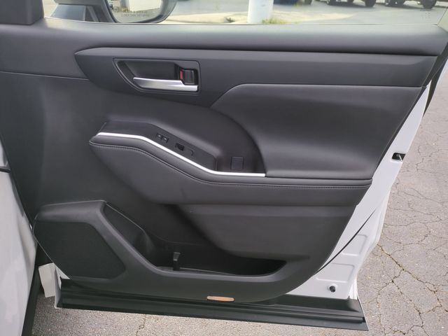 Used 2023 Beige Toyota XLE image 34