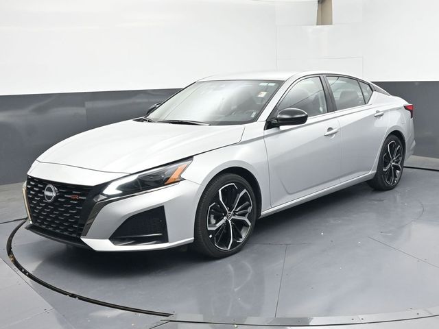Brilliant Silver Metallic 2025 Nissan Altima Sedan Front-Wheel Drive Continuously Variable Transmission