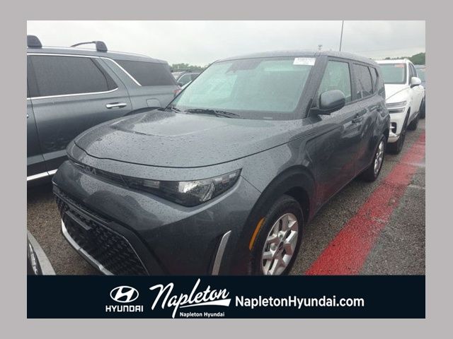 Gray 2025 Kia Soul SUV / Crossover Front-Wheel Drive Continuously Variable Transmission