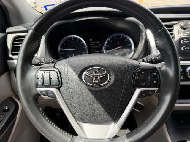 2019 Toyota Highlander XLE Silver at Toyota of Victoria