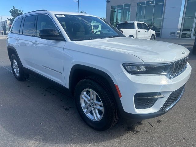 2025 Jeep Grand Cherokee Laredo 4WD