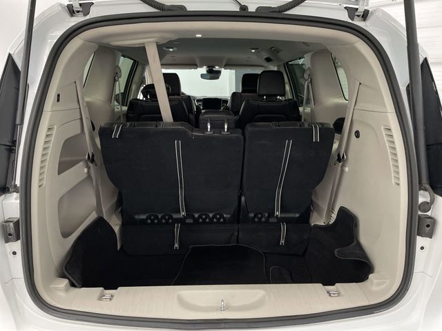 2023 Chrysler Pacifica Touring L photo