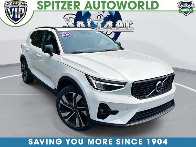 2024 Volvo XC40 B5 Plus Dark Theme AWD