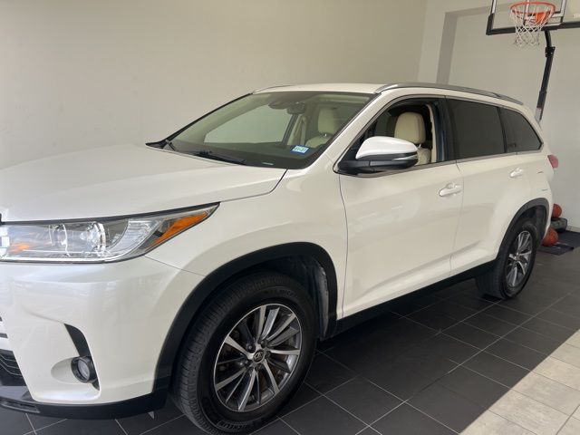 2019 Toyota Highlander XLE White at Classic Chevrolet Galveston