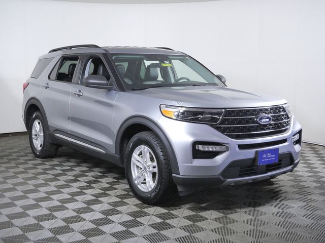 Iconic Silver Metallic 2024 Ford Explorer SUV / Crossover All-Wheel Drive Automatic