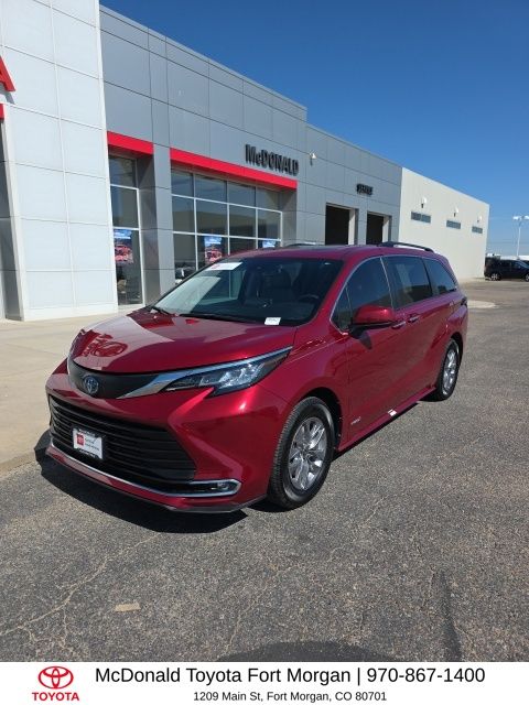 2021 Toyota Sienna XLE 7-Passenger FWD